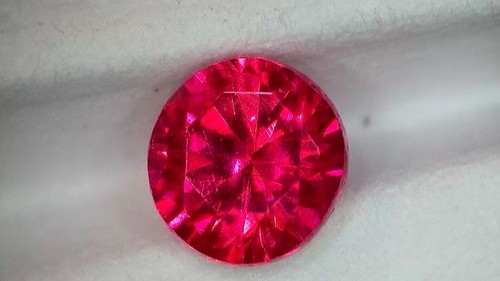 Red brilliant round cut - brilliant,