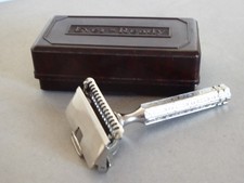Vintage Ever Ready Ornate Safety Razor Single Edged in Bakelite Case