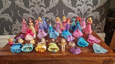 Disney Magiclip Princess Bundle  Dolls 14 Dolls With Extra Outfits Glitter