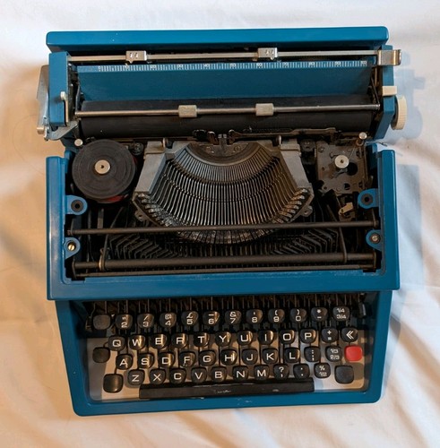 Olivetti studio typewriter - studio, 45