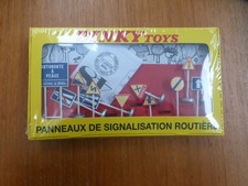 Atlas Editions Dinky Toys road signs 593 - sealed box