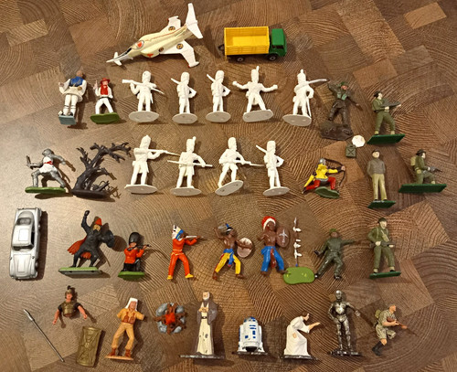 Mixed lot plastic soldier - of,