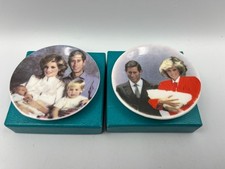 Pair of miniature Charles & Diana, boxed plates.