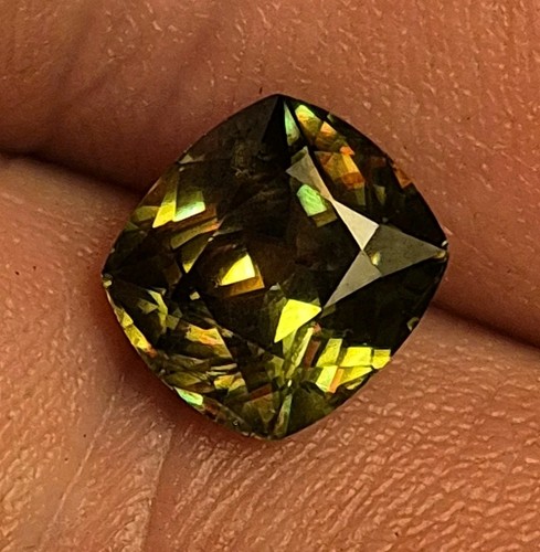 Chrome green sphene 35ct - chrome,