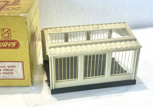 Triang diesel shed - ,