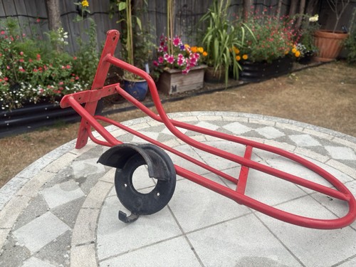 Stubbs red saddle rack - stubbs,