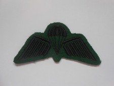 vintage Black on green   commonwealth   parachute jump wing