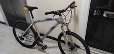 Giant Men's Mountain Bike, Disc 26" Wheels 