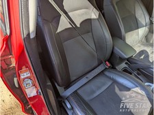 Suzuki vitara front seat belt - seat,