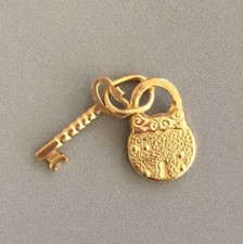 NEW 9ct Yellow Gold Lock And