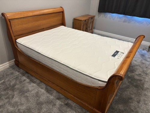 King size solid oak sleigh - size,