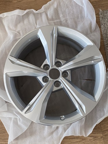 Audi sport wheel - q5, 19”