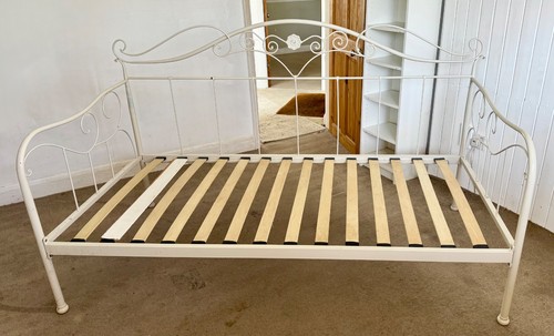 Classic gorgeous laura ashley - laura,