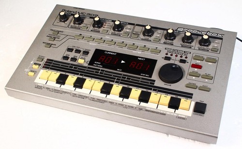 Roland 303 groovebox - mc-303,