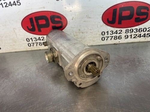 Auxiliary hydraulic triple