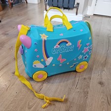 * Una the Unicorn Trunki