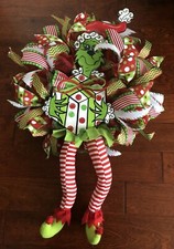 GRINCH WITH LEGS WREATH Curly