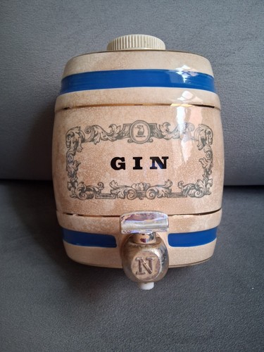 Porcelain gin barrel with - porcelain,