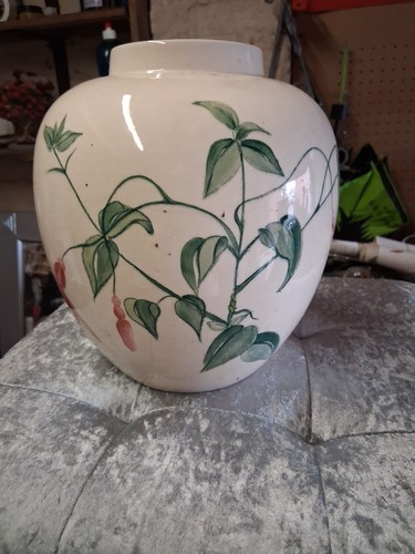 Large vase nicely decorated - nicely,
