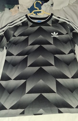 Adidas men small shirt - small, t-shirt