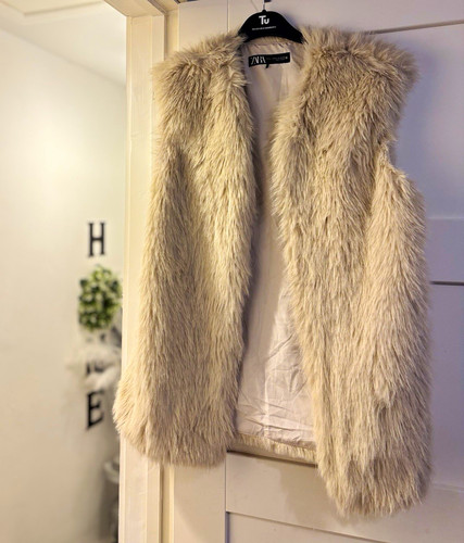 Zara beige faux fur sleeveless - zara,