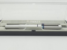 RARE Parker 25 White Fountain Pen, Ridge Top, Blue Trim, Medium Nib, Box, 1984