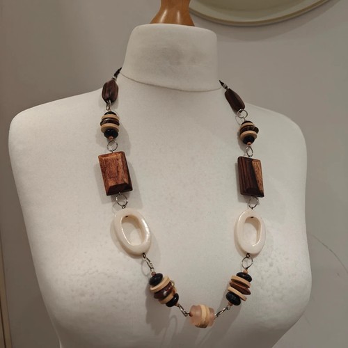 Chunky wooden resin - &,