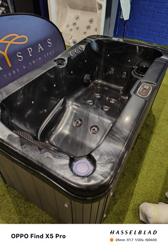 Demo solo luxury hot tub - demo,