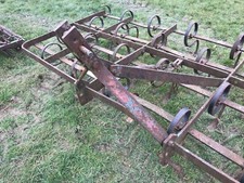Spring tine cultivator - close