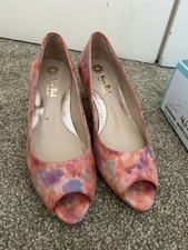 Women’s Brand New Van Dal