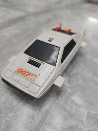 Corgi toys james bond - toys,