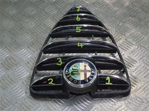 Chrome grille slat - -,