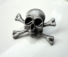 Skull Bones Pin Gothic