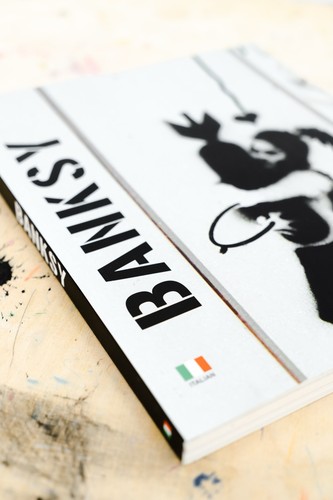 Banksy exhibition book italian - banksy,