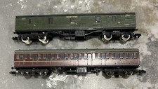 Graham Farish N Gauge 2 x Mk1 Maroon Passenger Coach & Southern Baggage