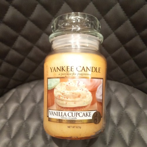 Yankee candle vanilla - vanilla, cupcake