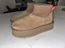 UGG Woman’s Classic Mini