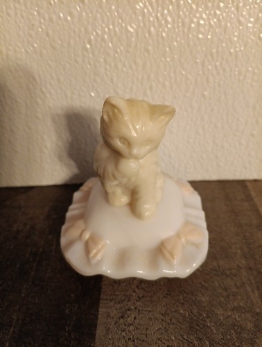 Vtg old avon - 2.75”x3.25”,