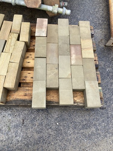 Sandstone block paving 00 - sandstone,
