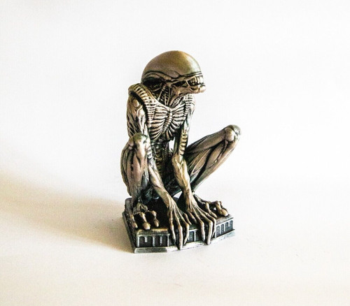Aliens movie inspired sitting - movie,