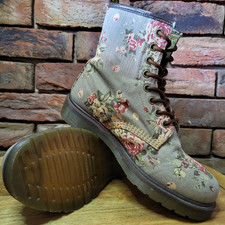 Dr. Martens castel canvas