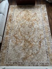Anthropologie Rug 5' X 8' ,  152cm X 244cm.