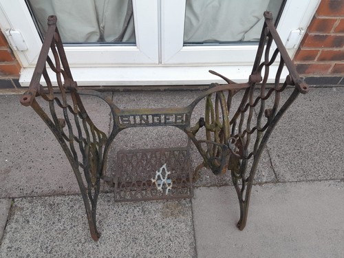 Vintage cast iron singer - iron,