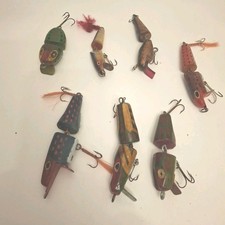 Vintage Carved Wooden Jointed Fishing Lures In Various Sizes And Colours