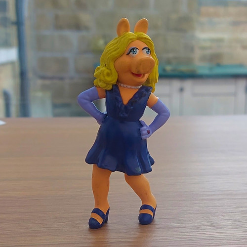 Disney muppets miss piggy - miss,