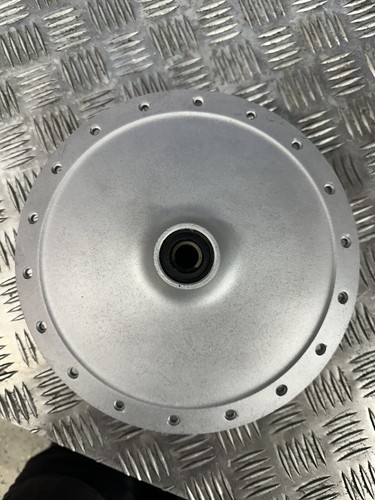 Suzuki t500 front hub - suzuki,