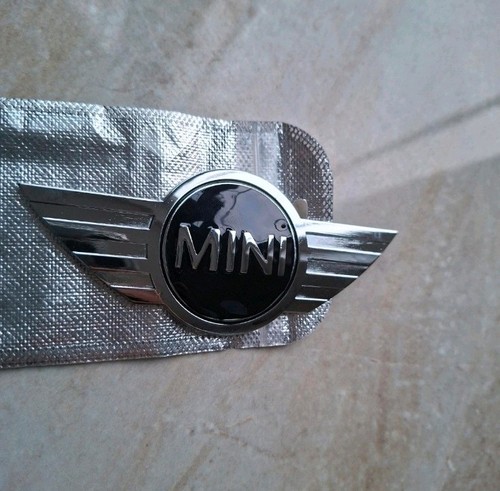 Front bonnet badge - front, emblem