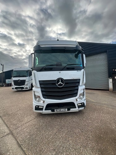 Mercedes actros tractor unit