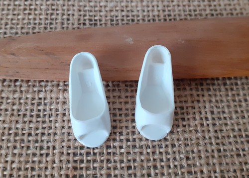 Vintage sindy dolls - sindy, white