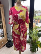 Stunning L K BENNETT Vibrant